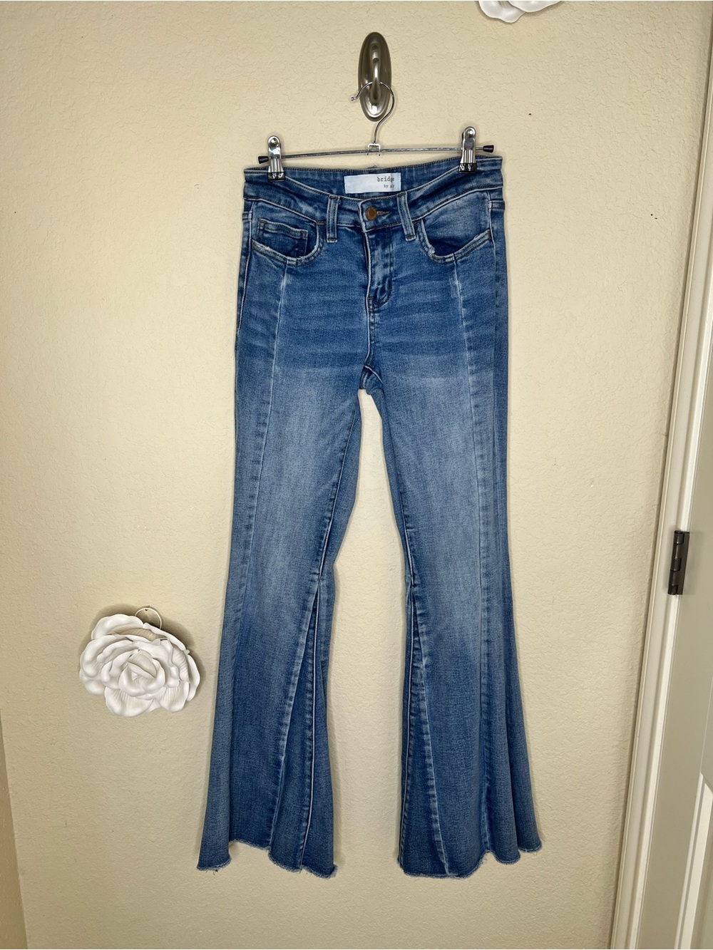 NTM: Bridge by GLY Super Flare Jeans Size 25 Medium Wash Raw Hem Stretch Denim